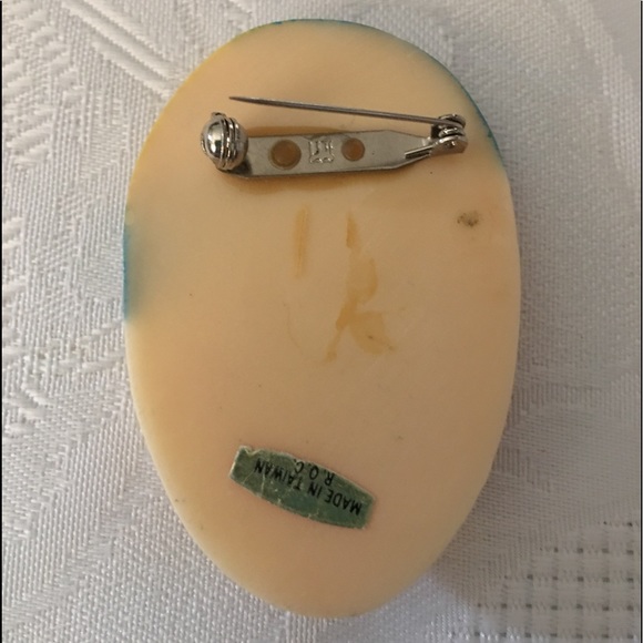 2 1/2 inch Shiny Plastic Painted Mime Face Pin - Picture 8 of 8